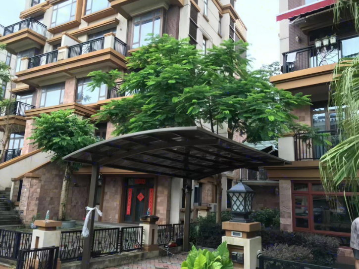 在換耐力板雨棚之前，看看大家最常用什么樣的雨棚